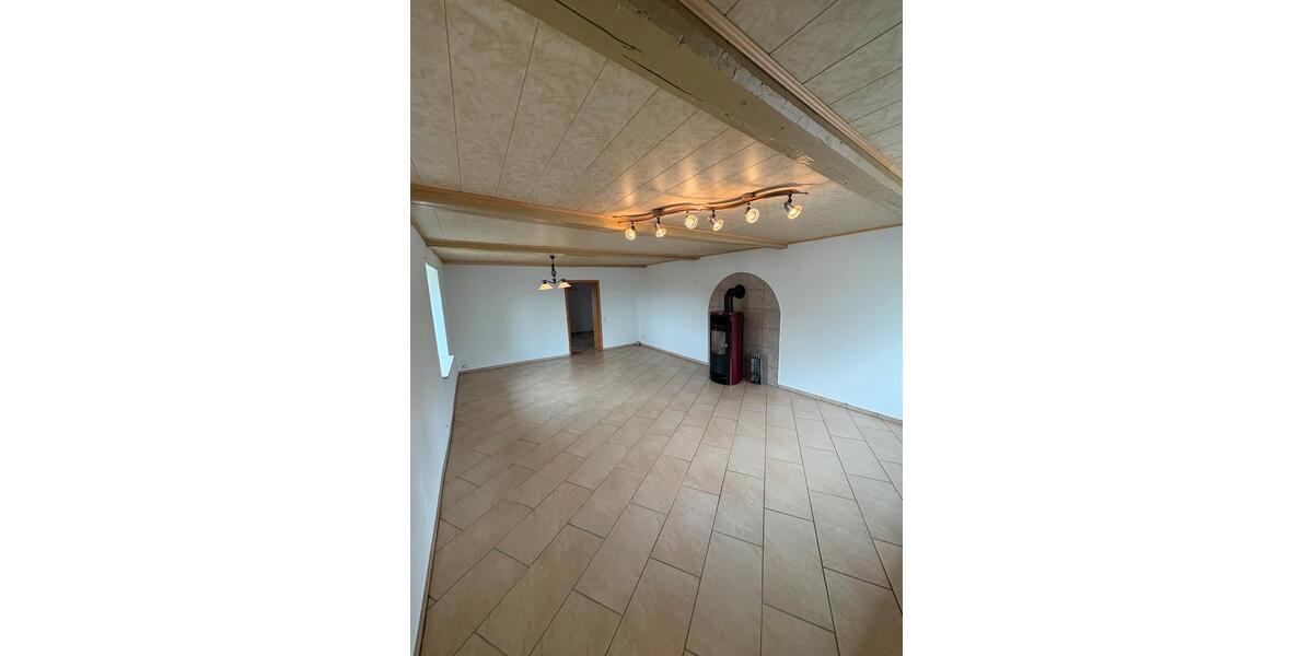 Erdgeschoßwohnung Hohn - 3 Zimmer, 130 m&sup2;, 1.100&euro; | Angebot:25886840