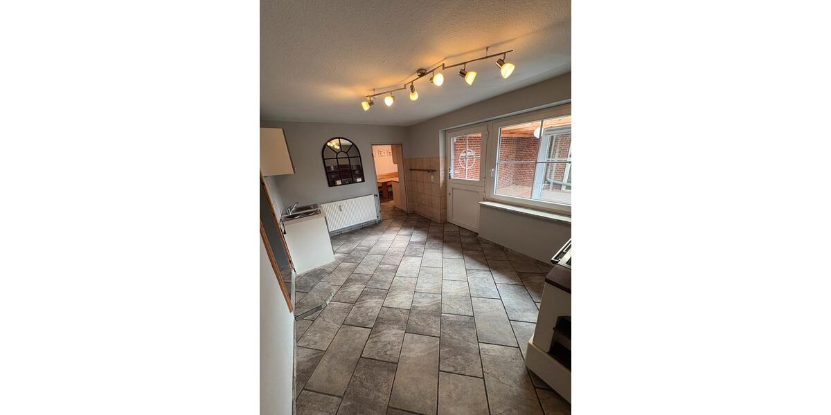 Erdgeschoßwohnung Hohn - 3 Zimmer, 130 m&sup2;, 1.100&euro; | Angebot:25886840