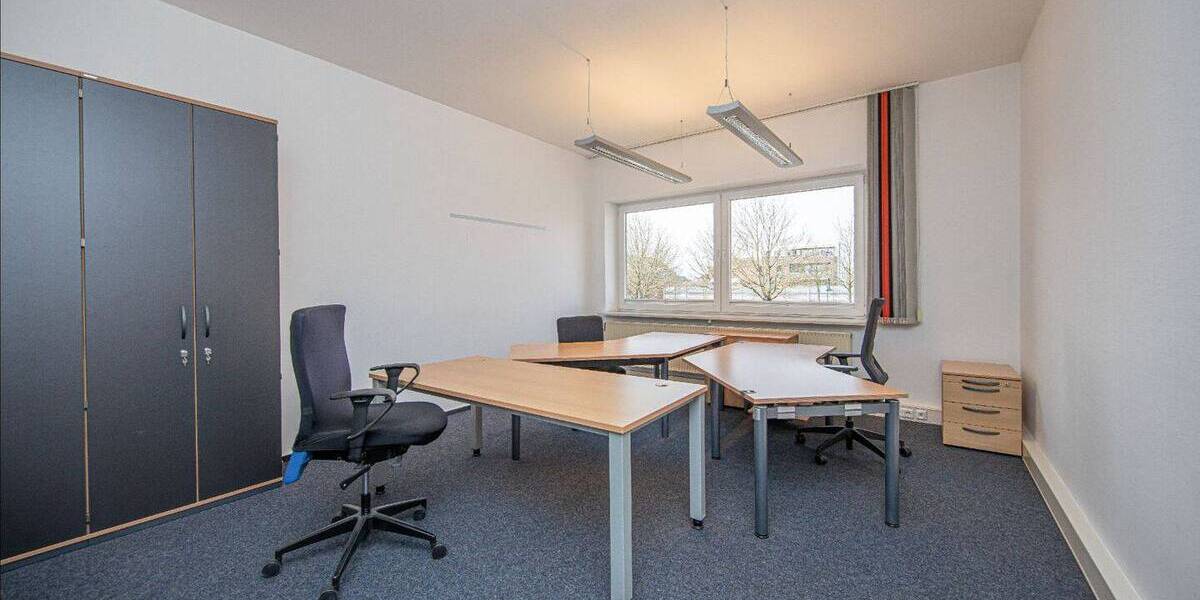 Gewerbeobjekt Büdelsdorf - 6 Zimmer, 270 m&sup2;, 1.620&euro; | Angebot:26617737