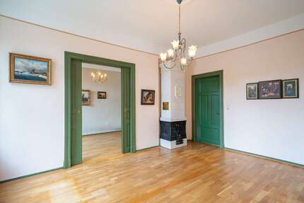 Haus Schleswig - 10 Zimmer, 264 m&sup2;, 375.000&euro; | Angebot:25478527