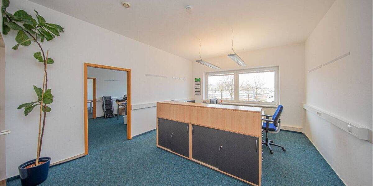 Gewerbeobjekt Büdelsdorf - 6 Zimmer, 270 m&sup2;, 1.620&euro; | Angebot:26617737