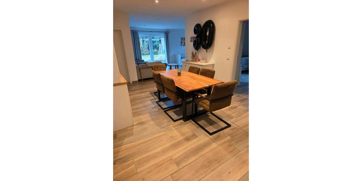 Einfamilienhaus Stapel - 7 Zimmer, 220 m&sup2;, 1.400&euro; | Angebot:25607090