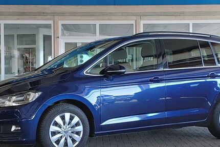 VW Touran 178.965 km 13.950 &euro; Steinbergkirche 24972