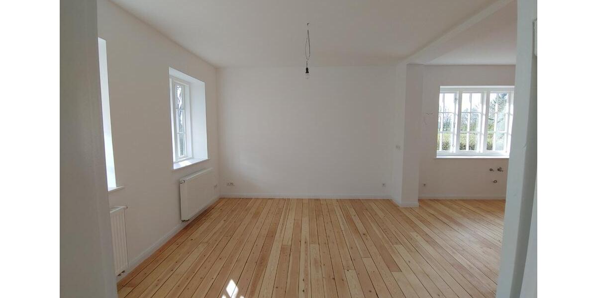 Einfamilienhaus Barkelsby - 7 Zimmer, 215 m&sup2;, 2.150&euro; | Angebot:25976841