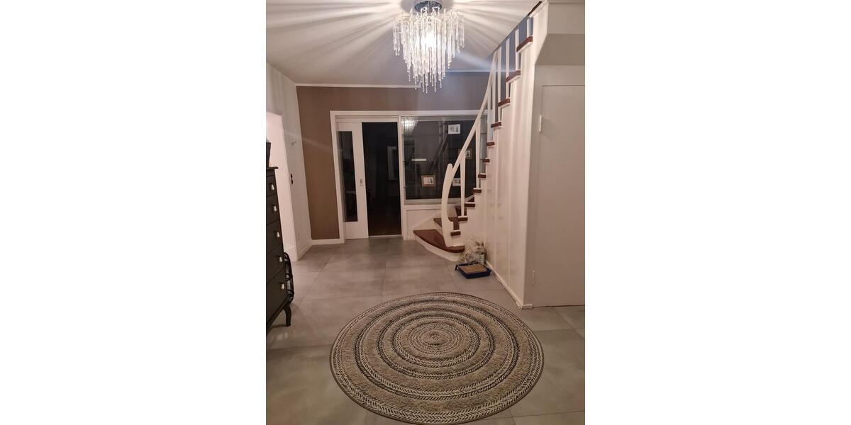 Einfamilienhaus Schleswig - 6 Zimmer, 280 m&sup2;, 1.800&euro; | Angebot:25294870