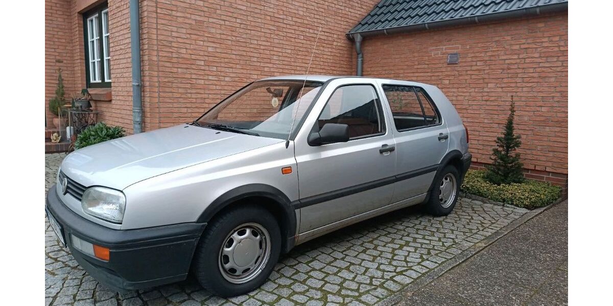 VW Golf 153.403 km 1.299 &euro; Rieseby 24354