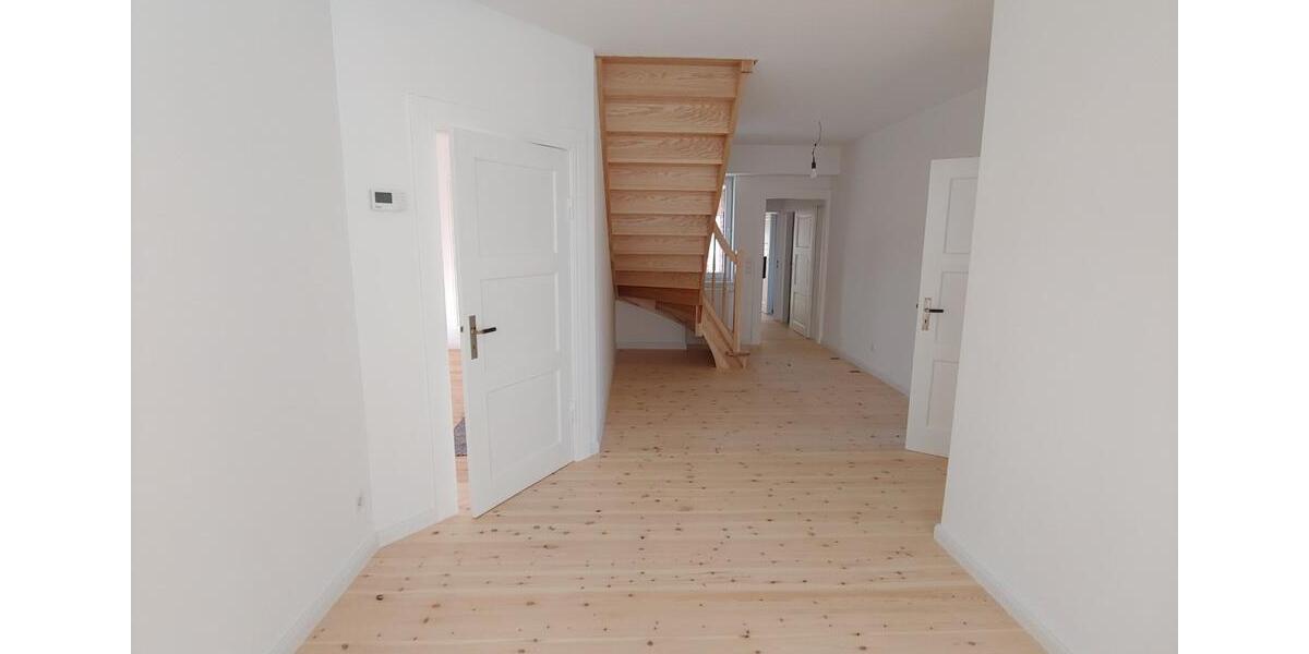 Einfamilienhaus Barkelsby - 7 Zimmer, 215 m&sup2;, 2.150&euro; | Angebot:25976841