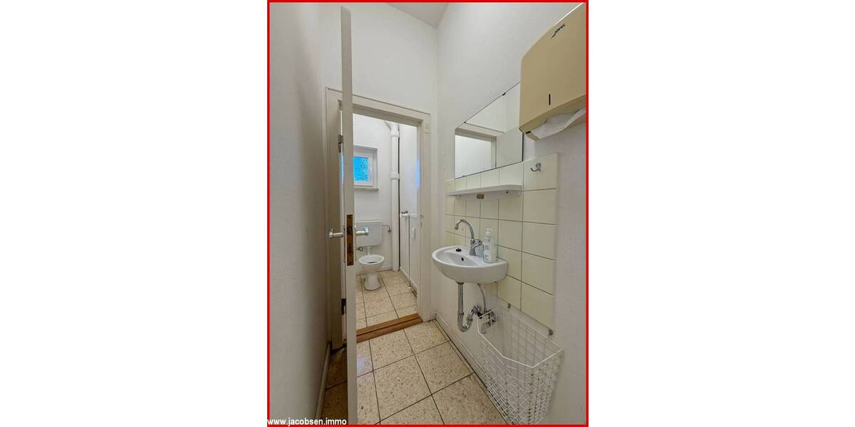 Einfamilienhaus Schleswig - 9 Zimmer, 259 m&sup2;, 275.000&euro; | Angebot:26029303