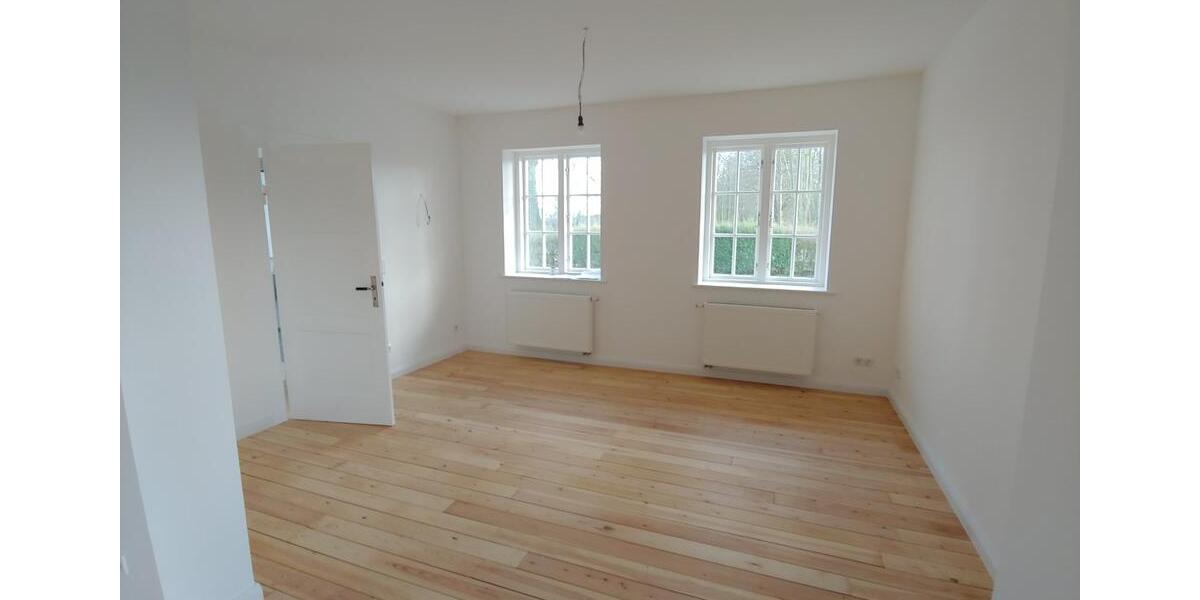 Einfamilienhaus Barkelsby - 7 Zimmer, 215 m&sup2;, 2.150&euro; | Angebot:25976841