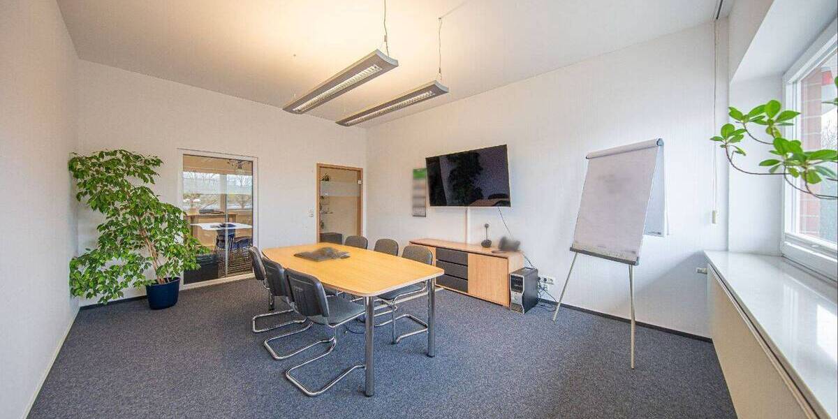 Gewerbeobjekt Büdelsdorf - 6 Zimmer, 270 m&sup2;, 1.620&euro; | Angebot:26617737