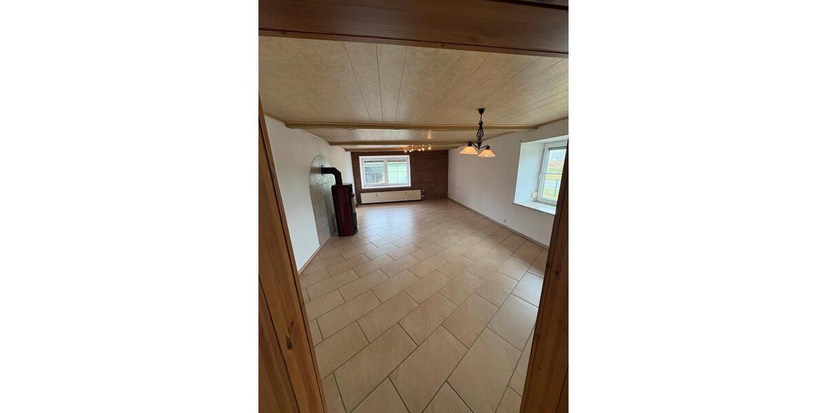 Erdgeschoßwohnung Hohn - 3 Zimmer, 130 m&sup2;, 1.100&euro; | Angebot:25886840