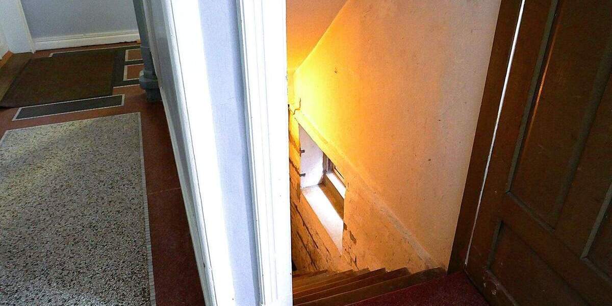 Etagenwohnung Rendsburg - 8 Zimmer, 160 m&sup2;, 229.000&euro; | Angebot:25700569