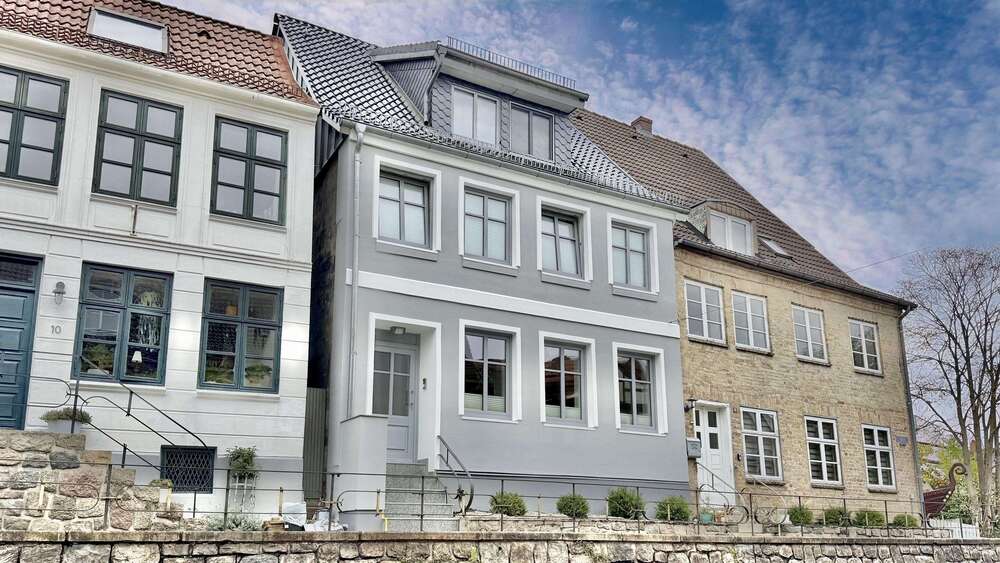 Einfamilienhaus Schleswig - 8 Zimmer, 260 m&sup2;, 750.000&euro; | Angebot:23142900