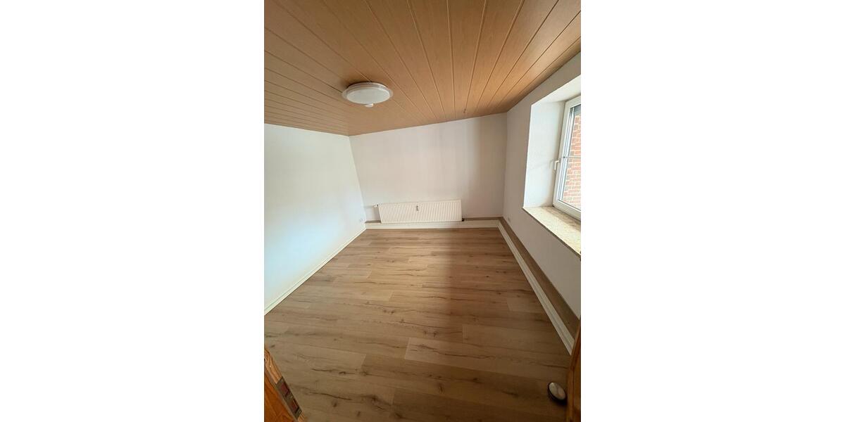 Erdgeschoßwohnung Hohn - 3 Zimmer, 130 m&sup2;, 1.100&euro; | Angebot:25886840