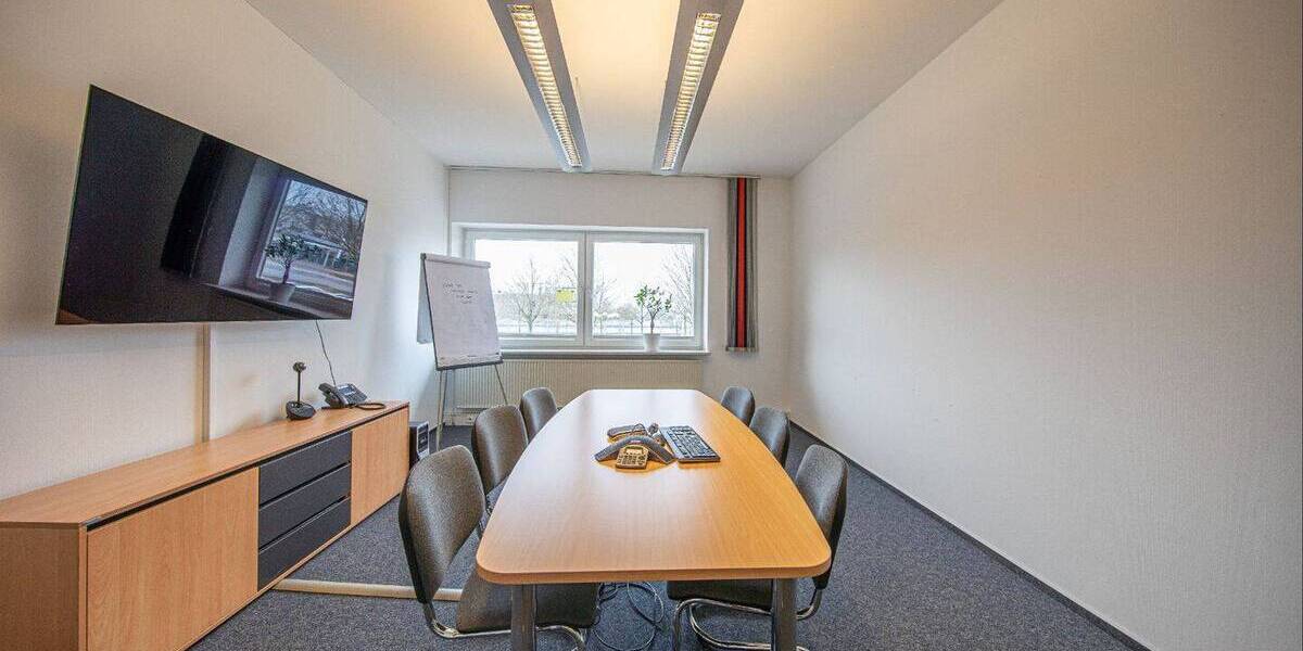 Gewerbeobjekt Büdelsdorf - 6 Zimmer, 270 m&sup2;, 1.620&euro; | Angebot:26617737