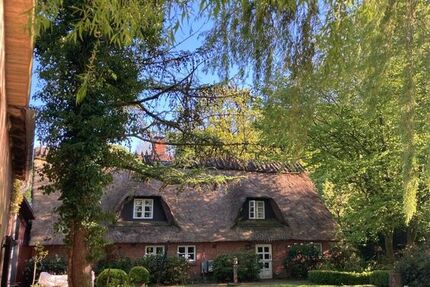 Traumhaftes Reetdach-Ein-Zweifamilienhaus mit parkähnlichem Garten in Angeln - Haus Scheggerott | Angebot:26565370