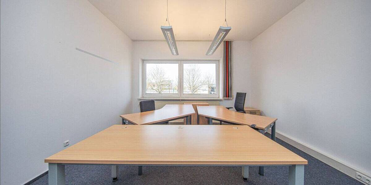 Gewerbeobjekt Büdelsdorf - 6 Zimmer, 270 m&sup2;, 1.620&euro; | Angebot:26617737