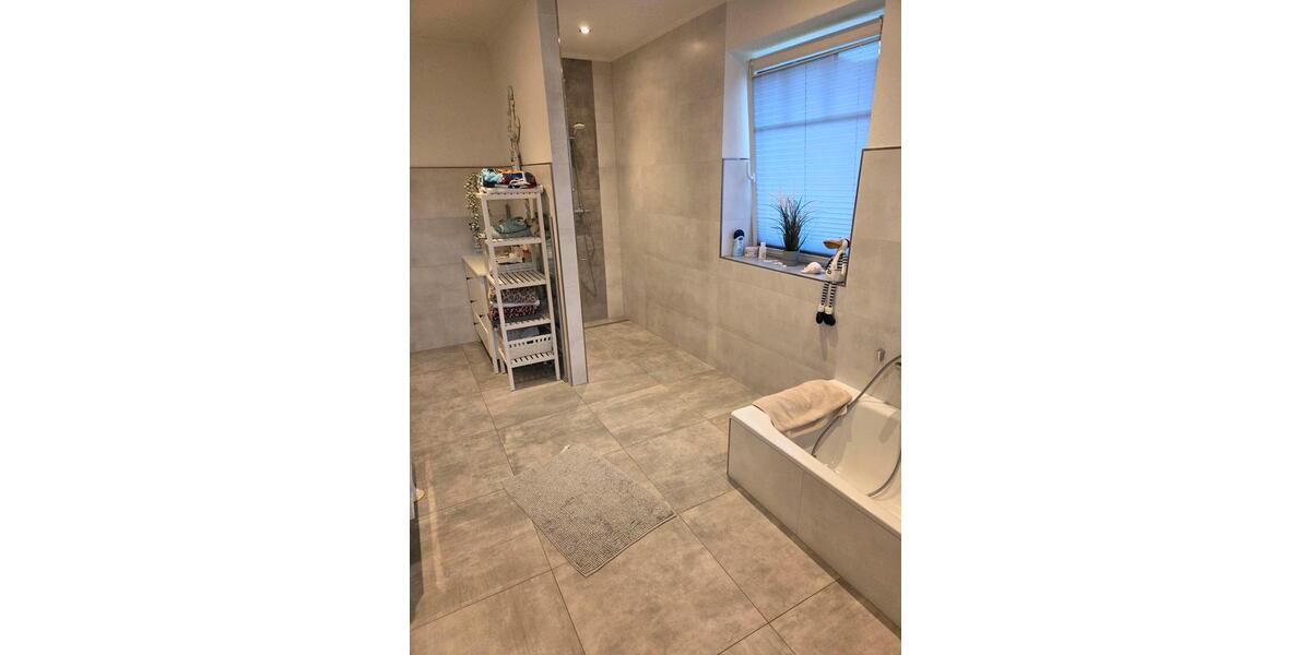 Einfamilienhaus Stapel - 7 Zimmer, 220 m&sup2;, 1.400&euro; | Angebot:25607090