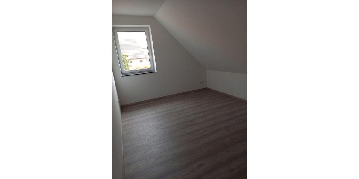 Dachgeschoßwohnung Büdelsdorf - 2 Zimmer, 38 m&sup2;, 478&euro; | Angebot:25992575