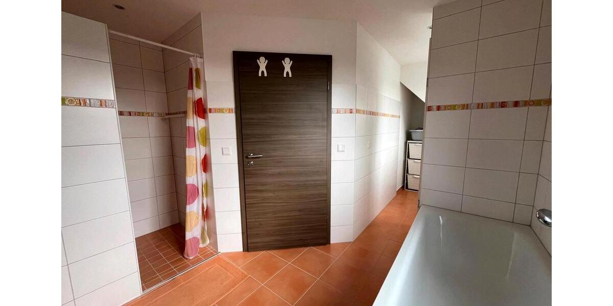 Einfamilienhaus Schleswig - 7.5 Zimmer, 240 m&sup2;, 2.490&euro; | Angebot:24660047