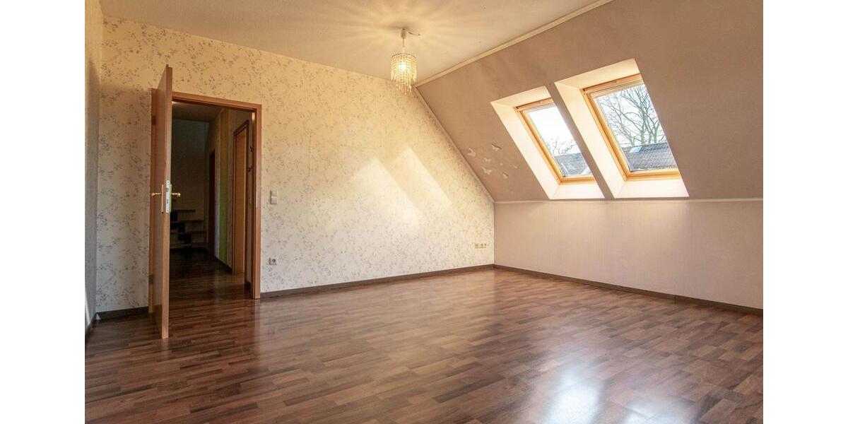 Dachgeschoßwohnung Nübbel - 3 Zimmer, 86 m&sup2;, 800&euro; | Angebot:25974747