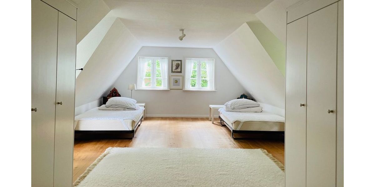 Traumhaftes Reetdach-Ein-Zweifamilienhaus mit parkähnlichem Garten in Angeln - Zweifamilienhaus Scheggerott | Angebot:26565370