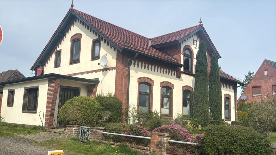 Einfamilienhaus Schülldorf - 10 Zimmer, 145 m&sup2;, 320.000&euro; | Angebot:26585349