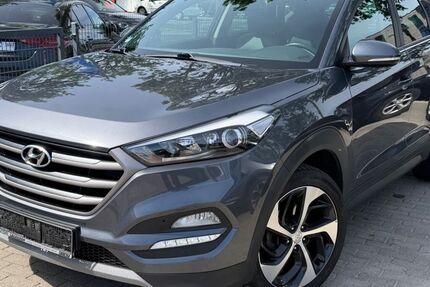 Hyundai TUCSON 99.500 km 11.990 &euro; Schleswig 24837