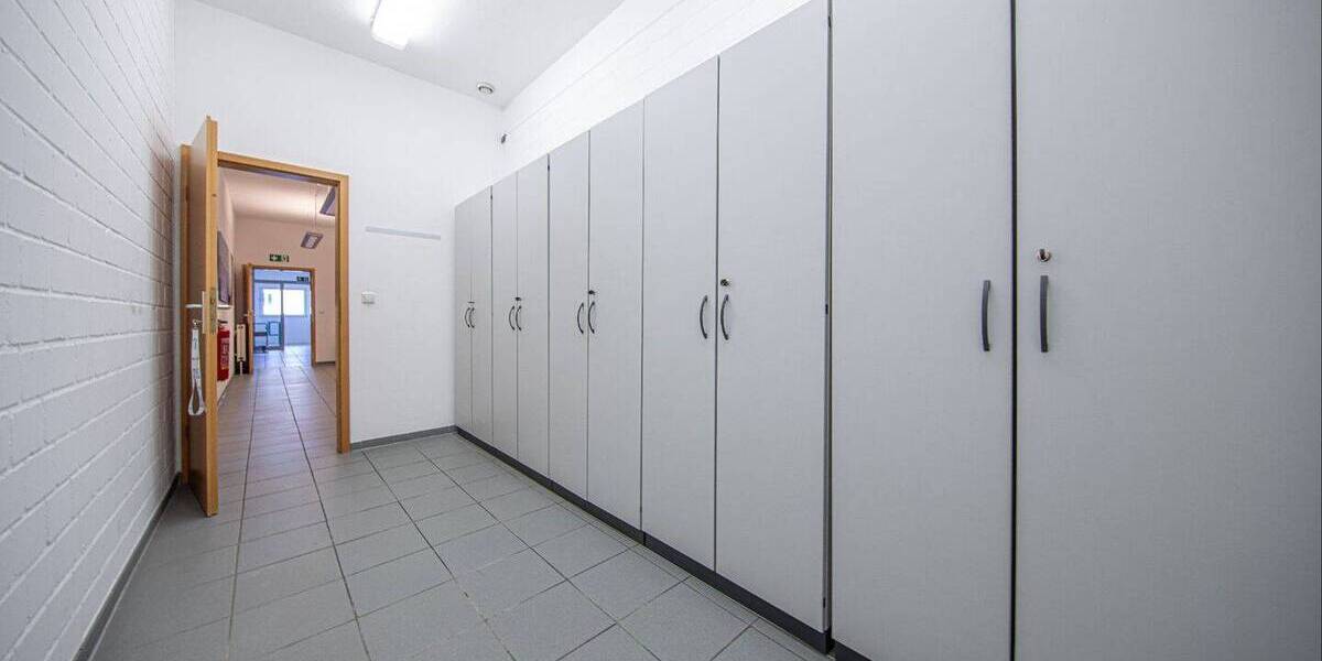 Gewerbeobjekt Büdelsdorf - 6 Zimmer, 270 m&sup2;, 1.620&euro; | Angebot:26617737