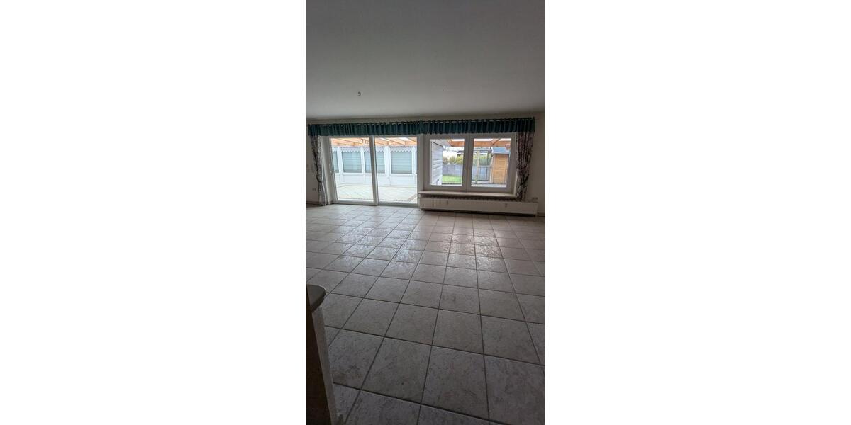 Erdgeschoßwohnung Kropp - 5 Zimmer, 200 m&sup2;, 1.950&euro; | Angebot:26050213