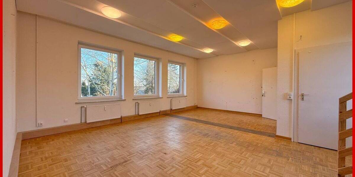 Einfamilienhaus Schleswig - 9 Zimmer, 259 m&sup2;, 275.000&euro; | Angebot:26029303