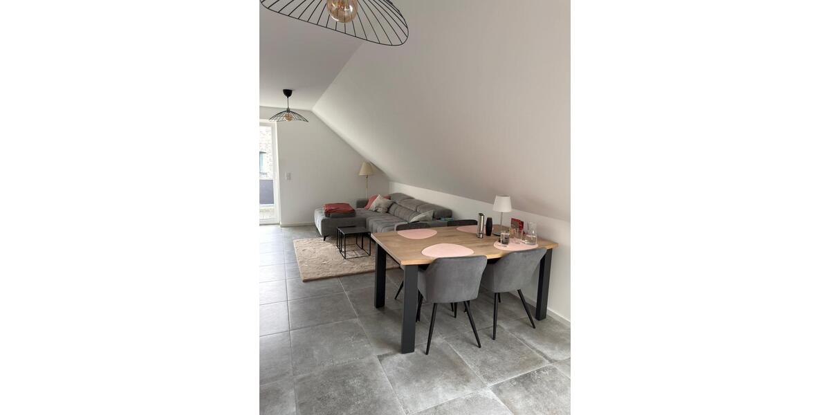 Dachgeschoßwohnung Börm - 3 Zimmer, 61 m&sup2;, 925&euro; | Angebot:25049541