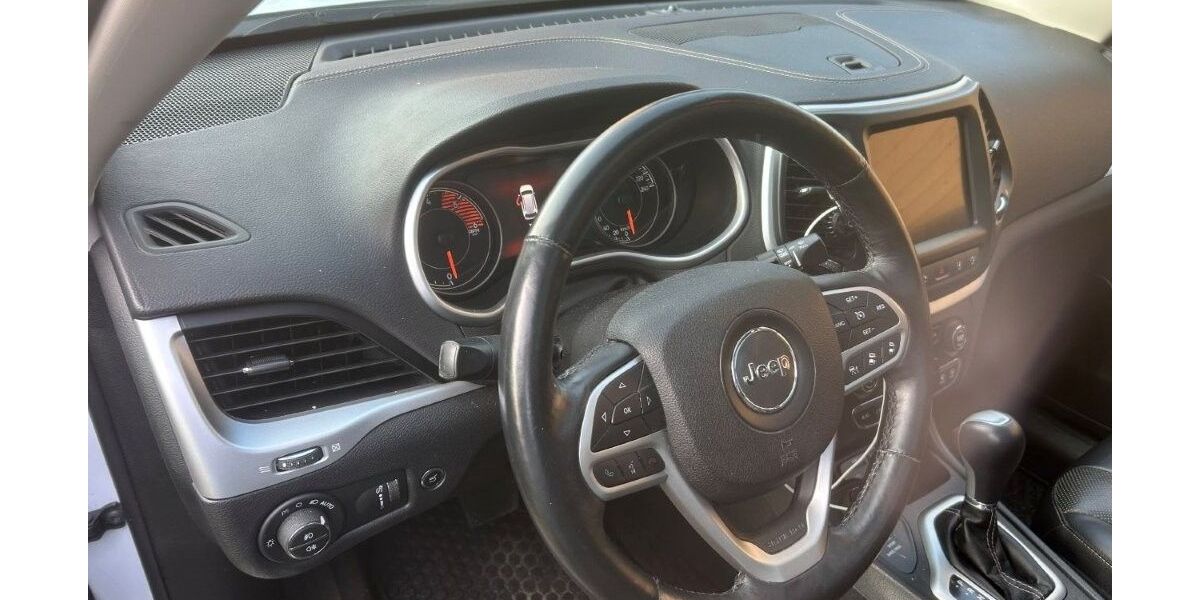 Jeep Cherokee 81.000 km 19.400 &euro; Lindhöft 24214