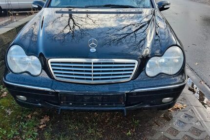 Mercedes-Benz C 200 298.000 km 550 &euro; Hollingstedt 24876