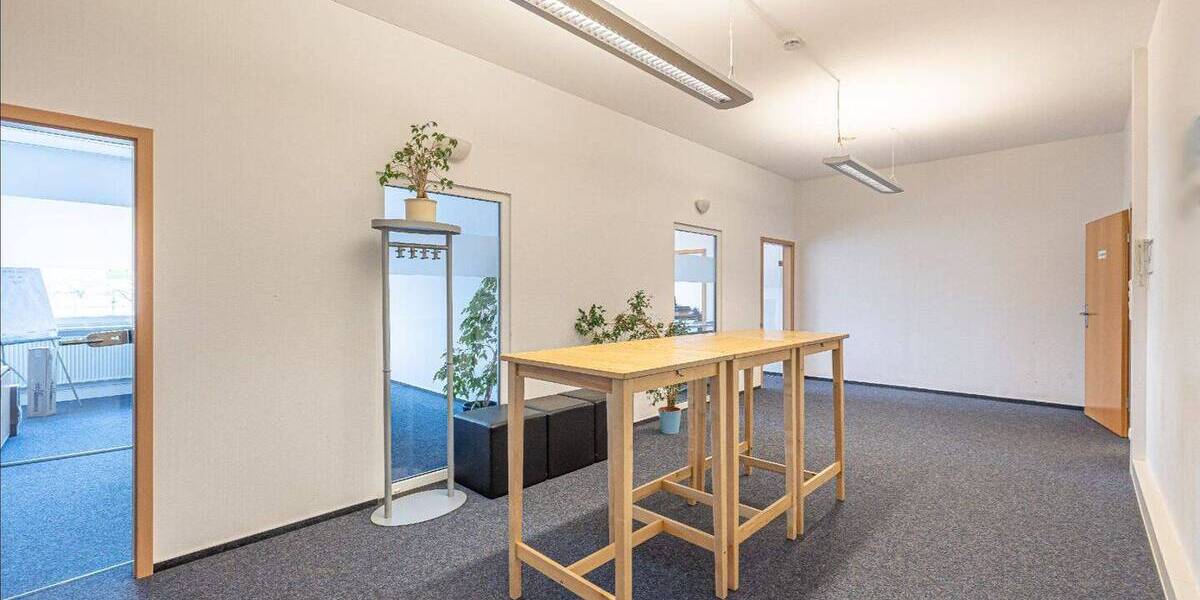 Gewerbeobjekt Büdelsdorf - 6 Zimmer, 270 m&sup2;, 1.620&euro; | Angebot:26617737