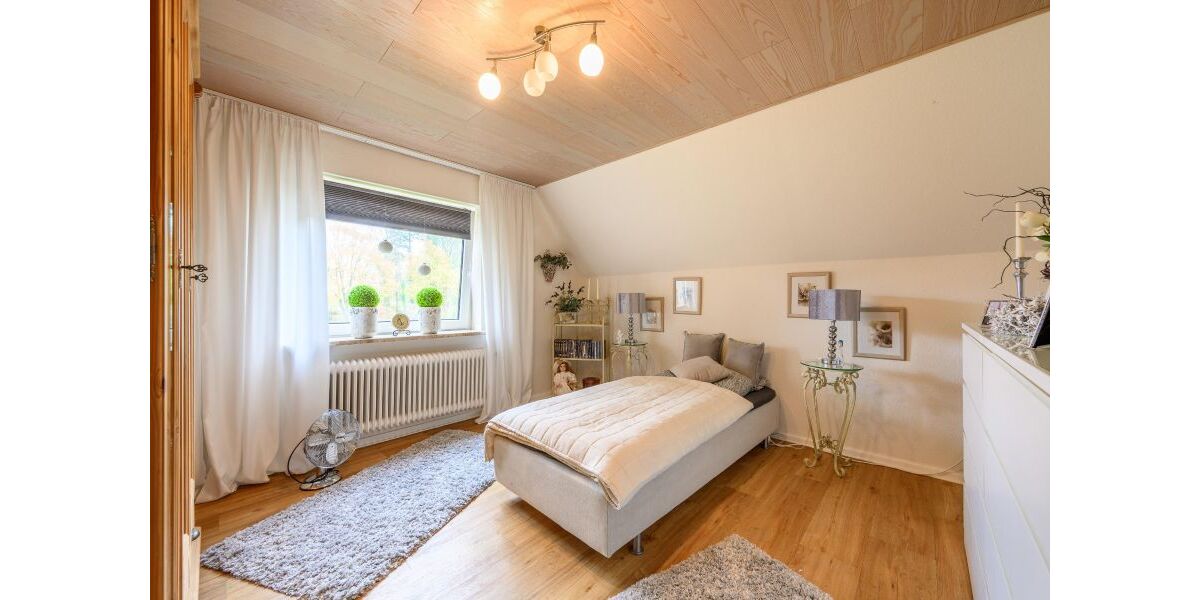 Provisionsfrei* Großzügiges familienfreundliches Zweifamilienhaus mit großem Garten in zentraler Lage in Fockbek - Einfamilienhaus Fockbek | Angebot:25403770