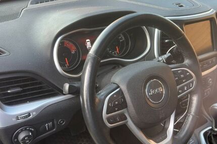 Jeep Cherokee 81.000 km 20.499 &euro; Lindhöft 24214