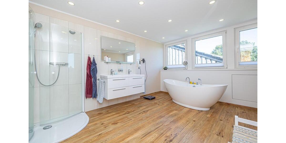 Einfamilienhaus Tolk - 10 Zimmer, 320 m&sup2;, 750.000&euro; | Angebot:25782710