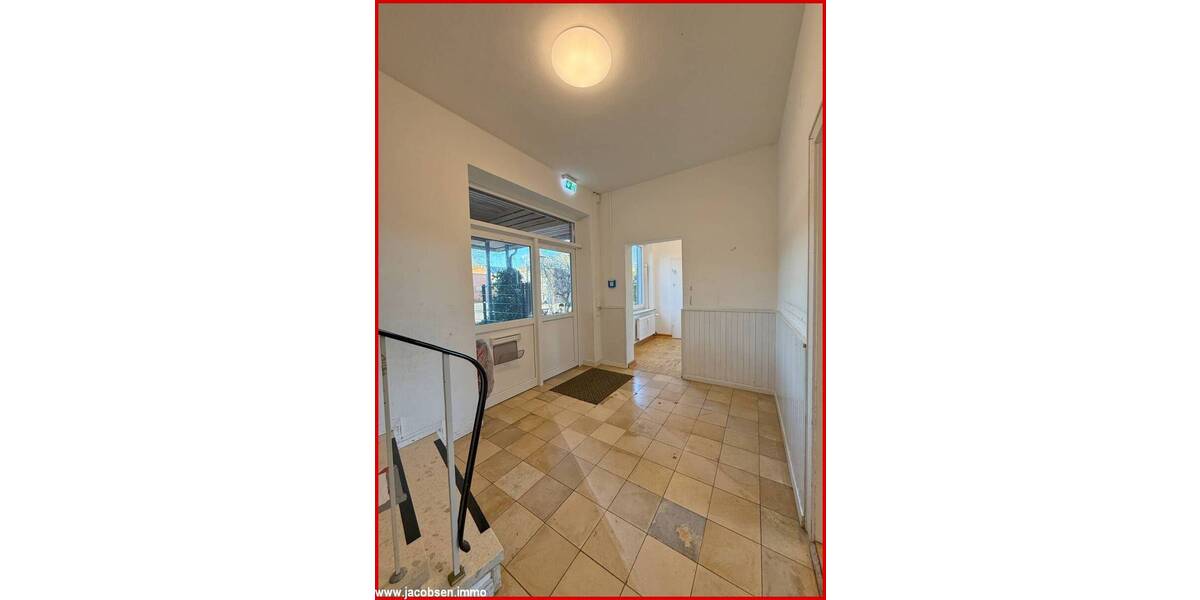 Einfamilienhaus Schleswig - 9 Zimmer, 259 m&sup2;, 275.000&euro; | Angebot:26029303