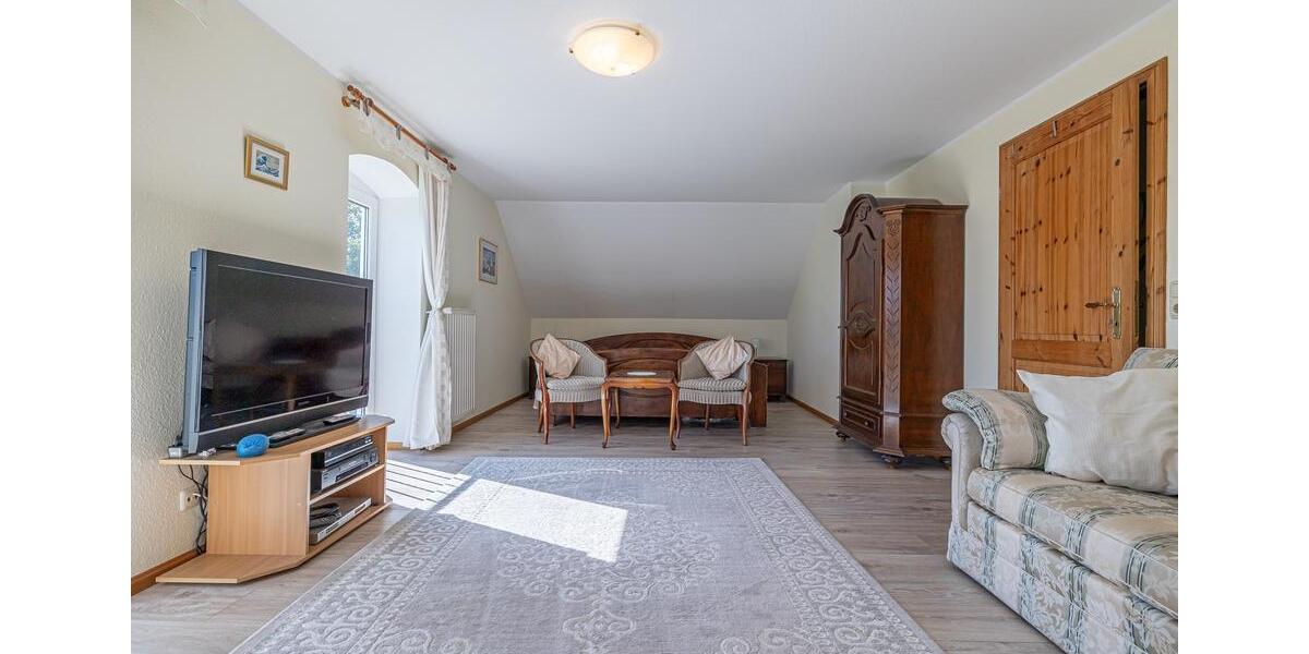 Einfamilienhaus Tolk - 10 Zimmer, 320 m&sup2;, 750.000&euro; | Angebot:25782710