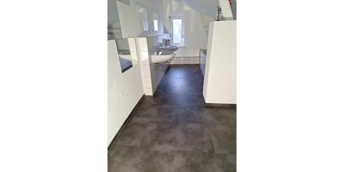 Etagenwohnung Büdelsdorf - 3 Zimmer, 110 m&sup2;, 625&euro; | Angebot:25700043