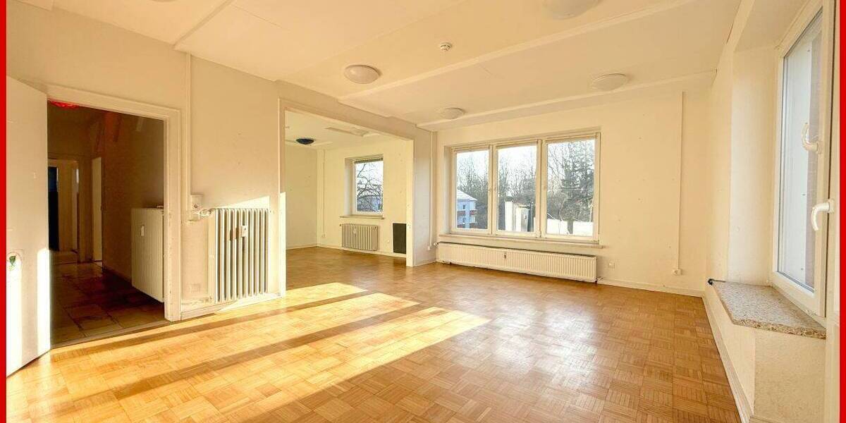 Einfamilienhaus Schleswig - 9 Zimmer, 259 m&sup2;, 275.000&euro; | Angebot:26029303