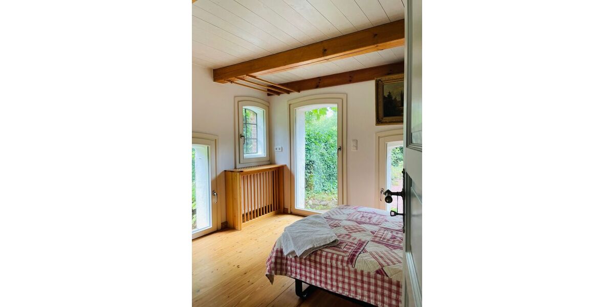 Traumhaftes Reetdach-Ein-Zweifamilienhaus mit parkähnlichem Garten in Angeln - Zweifamilienhaus Scheggerott | Angebot:26565370