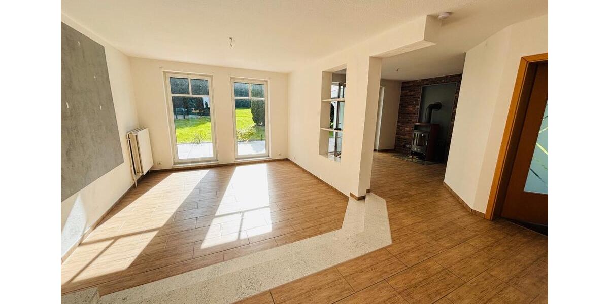 Einfamilienhaus Fockbek - 8 Zimmer, 195 m&sup2;, 1.700&euro; | Angebot:26635987