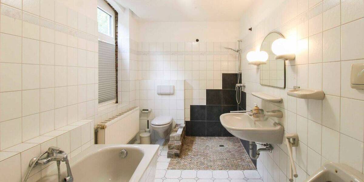 Einfamilienhaus Schwabstedt - 6 Zimmer, 240.000&euro; | Angebot:26141935