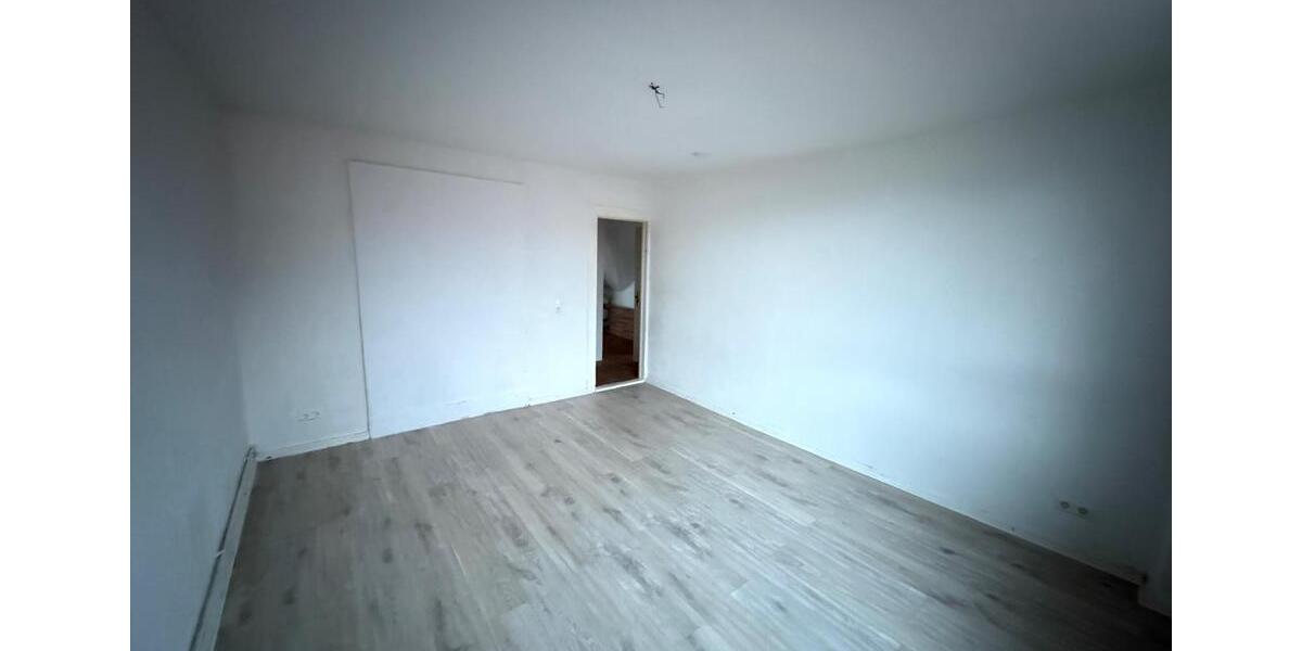 Dachgeschoßwohnung Schleswig - 3 Zimmer, 100 m&sup2;, 795&euro; | Angebot:25974186