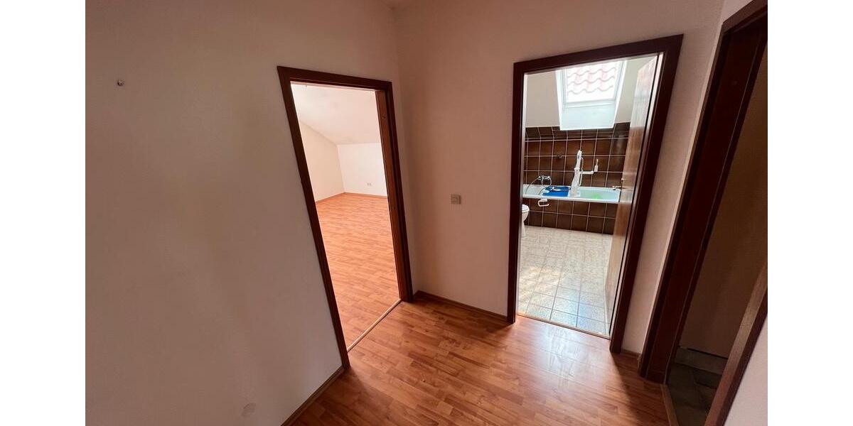 Dachgeschoßwohnung Sterup - 3 Zimmer, 108 m&sup2;, 1.056&euro; | Angebot:25844673