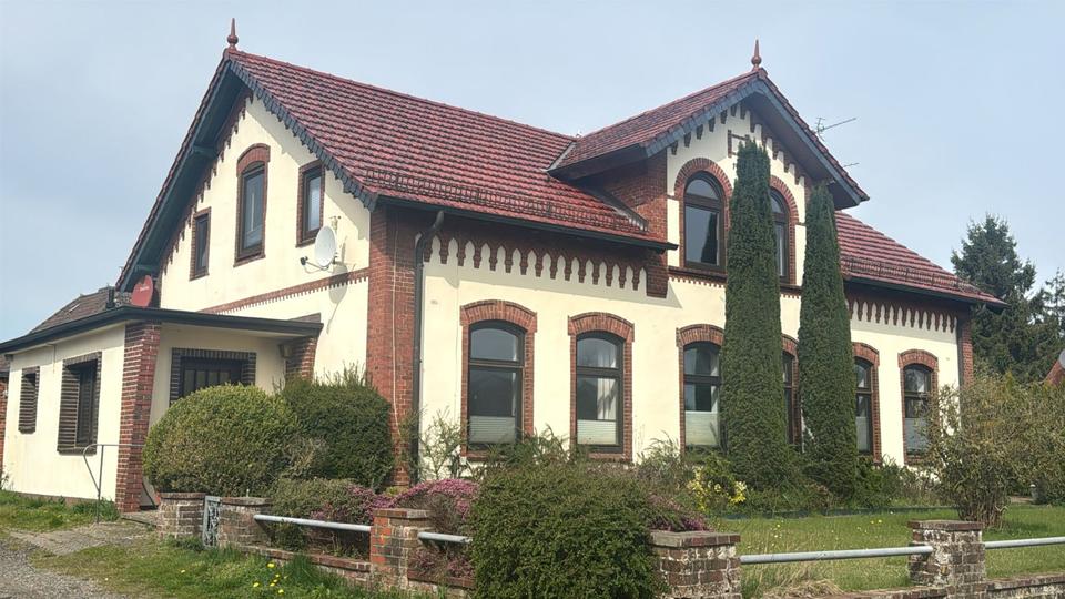 Einfamilienhaus Schülldorf - 10 Zimmer, 145 m&sup2;, 320.000&euro; | Angebot:26585349