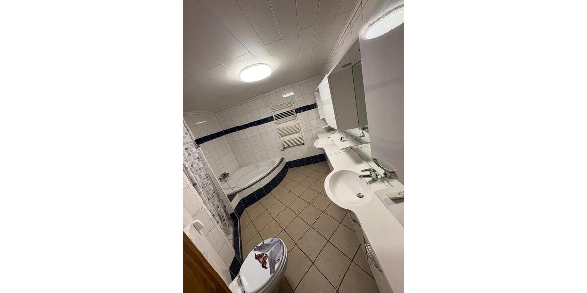 Erdgeschoßwohnung Hohn - 3 Zimmer, 130 m&sup2;, 1.100&euro; | Angebot:25886840