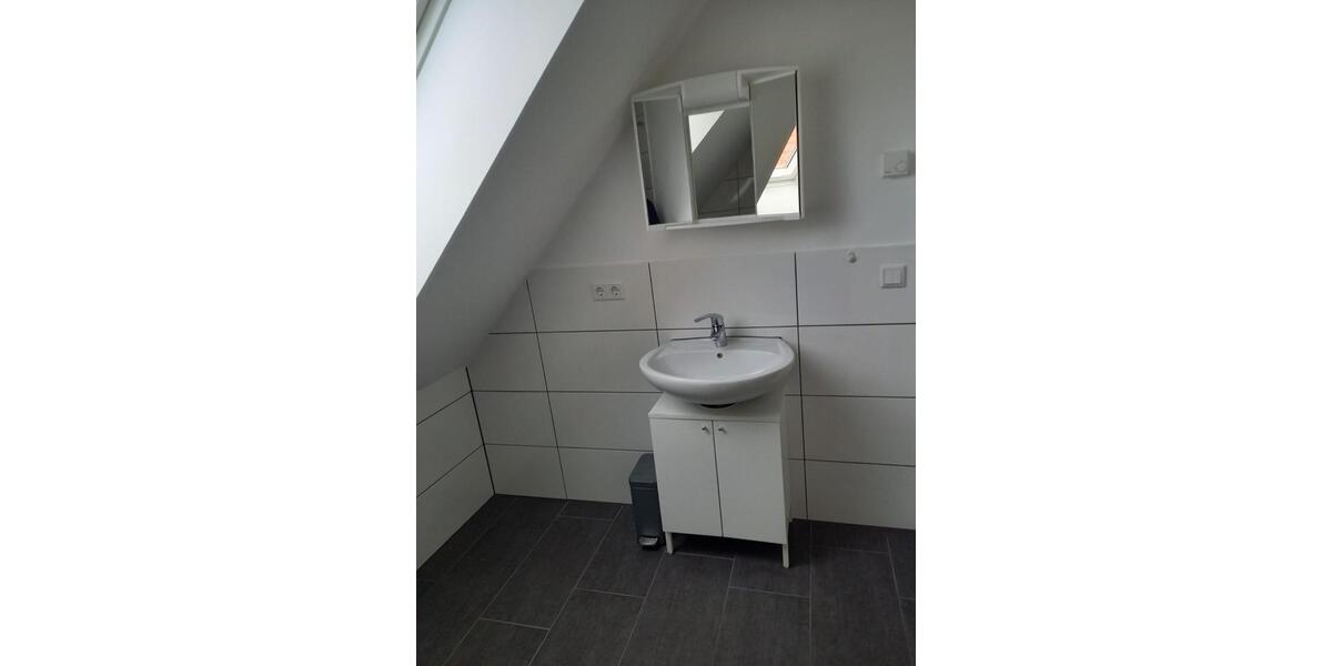 Dachgeschoßwohnung Büdelsdorf - 2 Zimmer, 38 m&sup2;, 478&euro; | Angebot:25992575